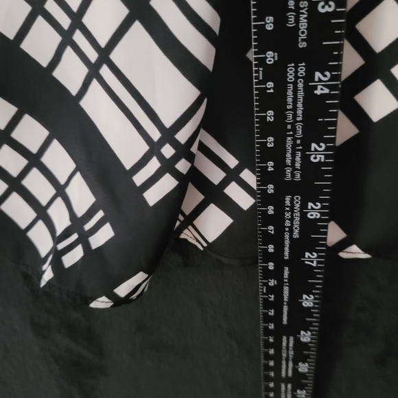 WHBM black white geometric blouse NWT - Picture 9 of 10